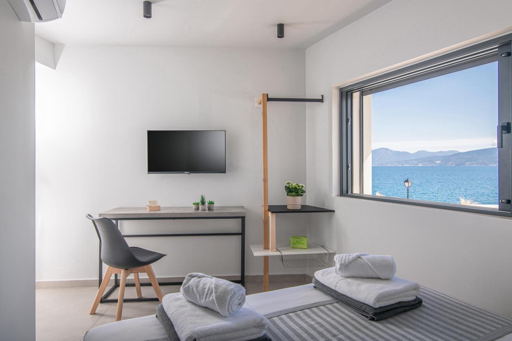 Beachfront Salty Sea Luxury 2 Apartment Agios Nikolaos (Crete)